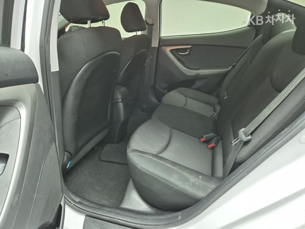 Hyundai Avante — miniaturë 12