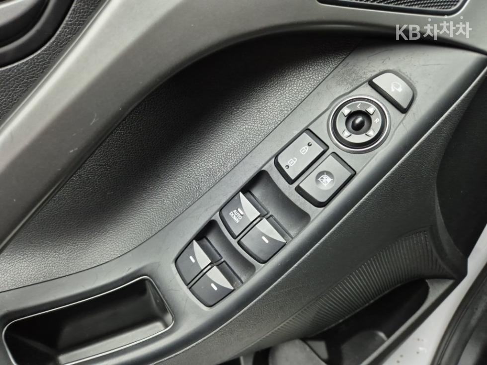 Hyundai Avante — miniaturë 16