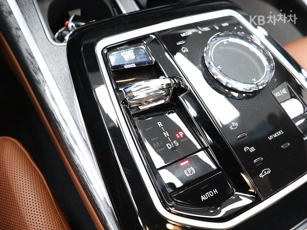 BMW 7er — miniaturë 8