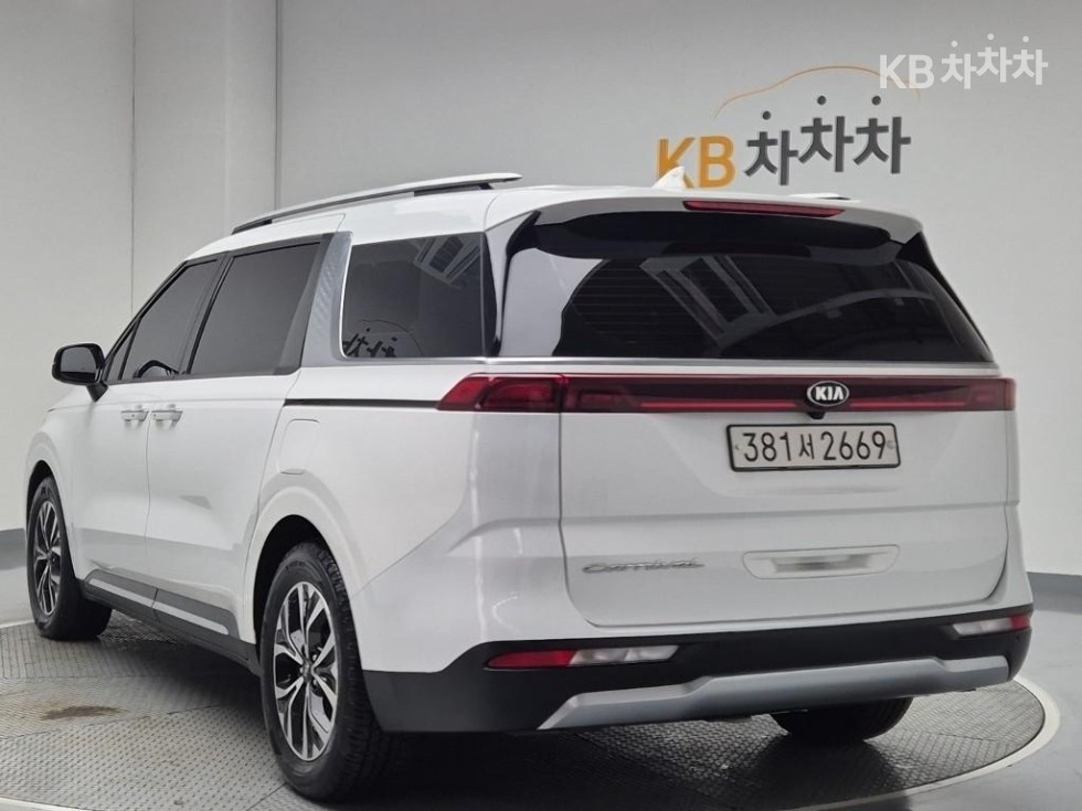 2021 - kia carnival