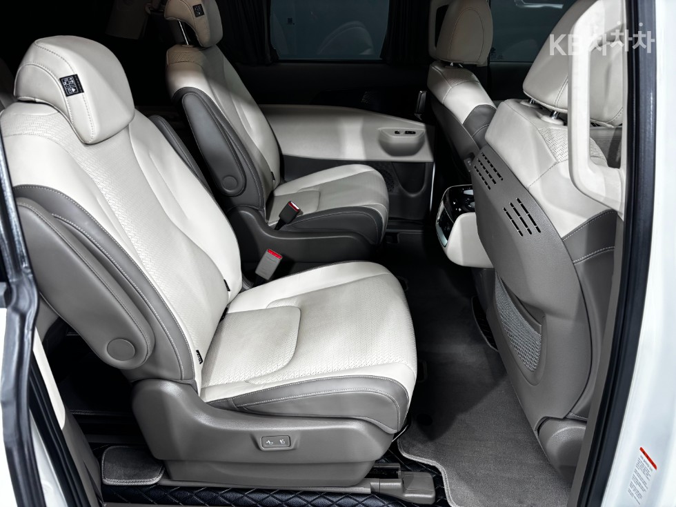2025 - kia carnival