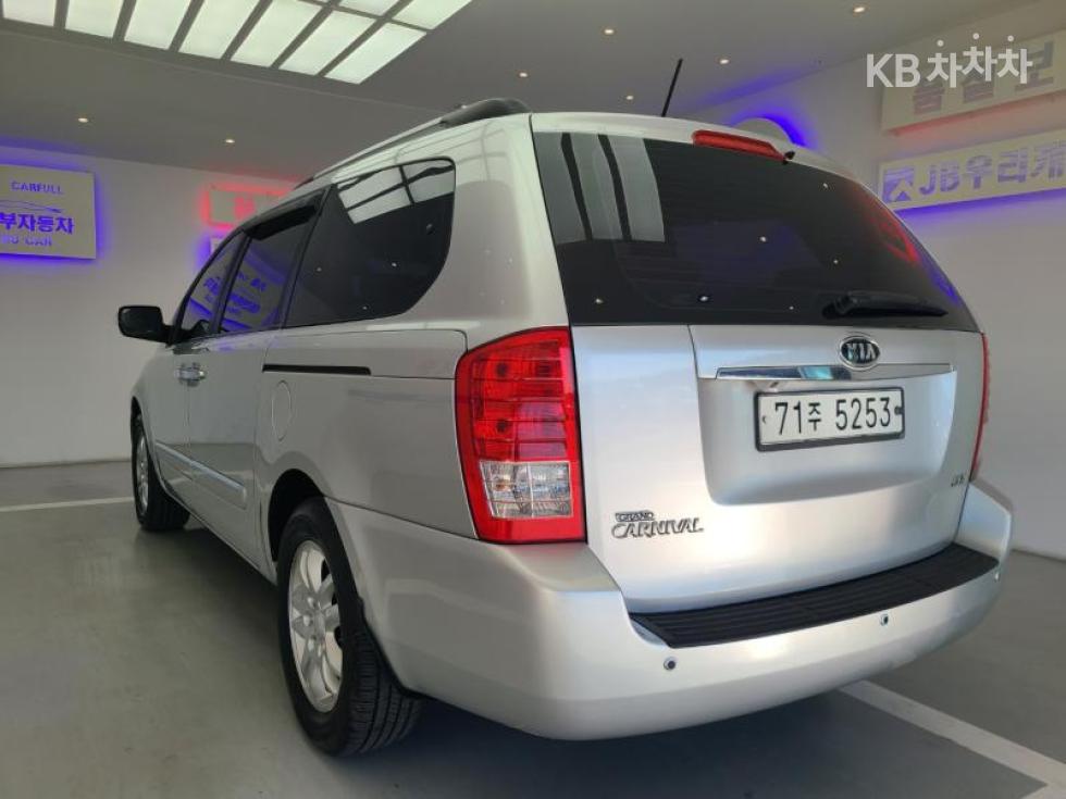 2012 - kia carnival