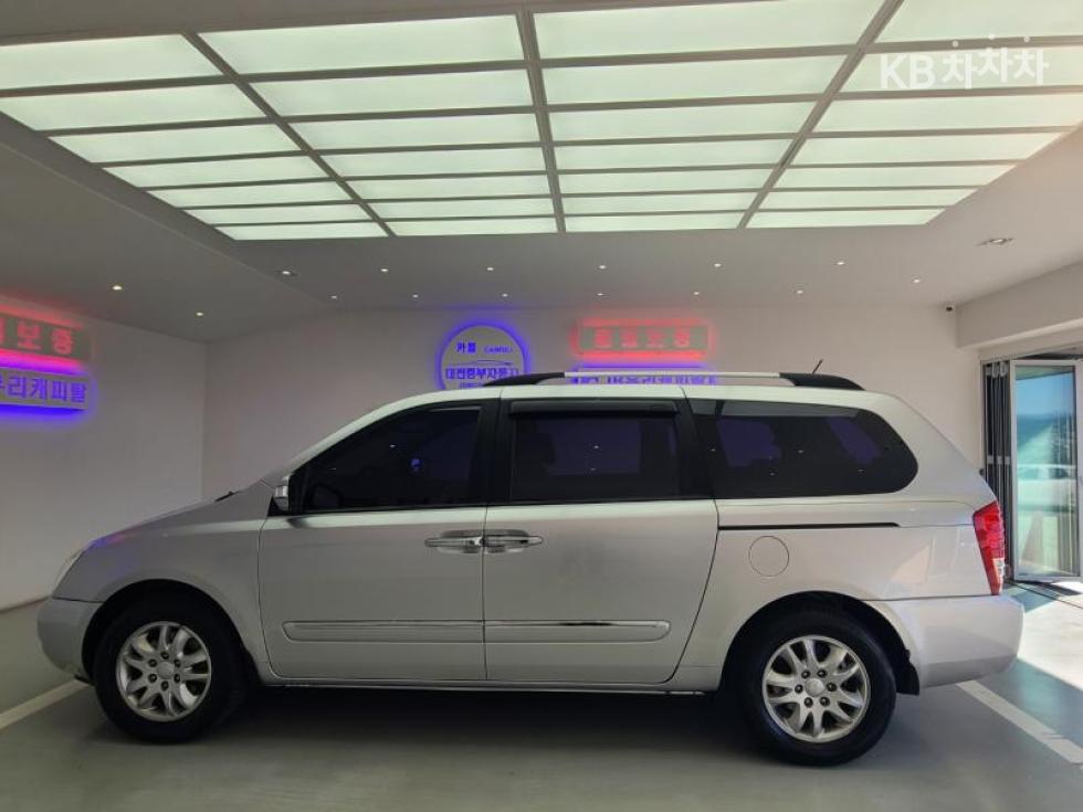 2012 - kia carnival