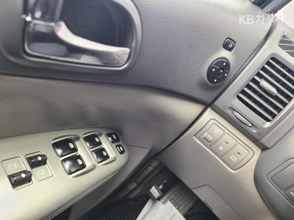 2012 - kia carnival