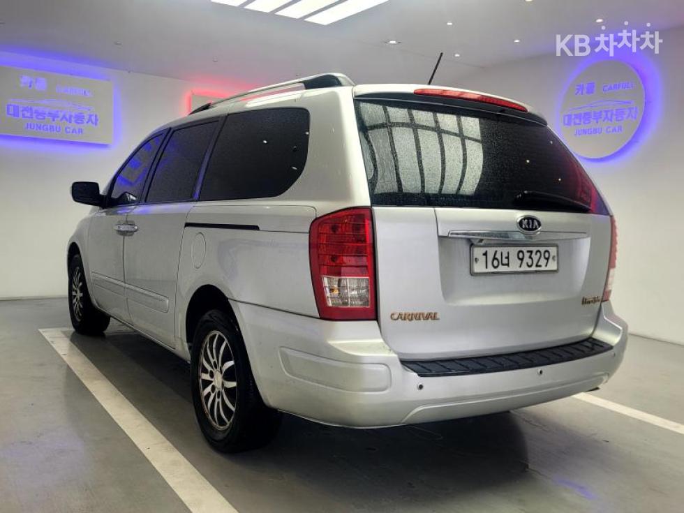 2012 - kia carnival