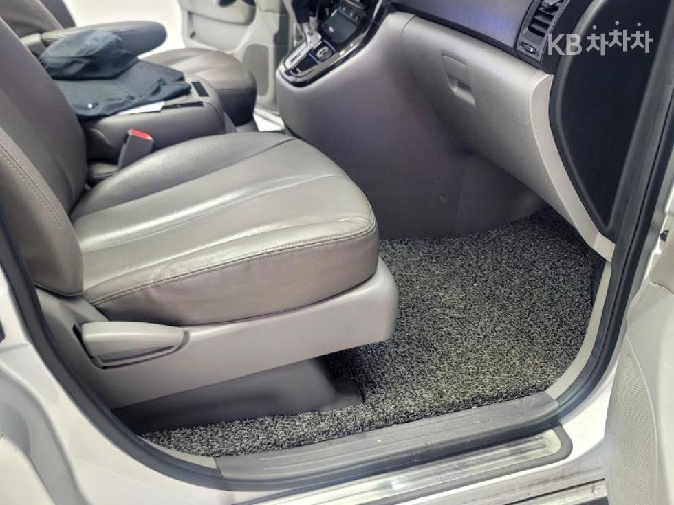 2012 - kia carnival