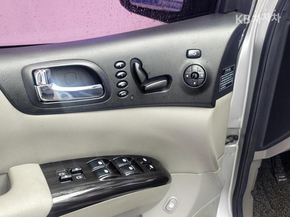 2012 - kia carnival