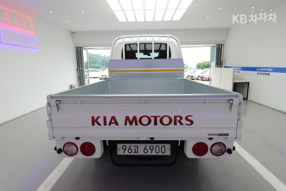2020 - kia bongo iii