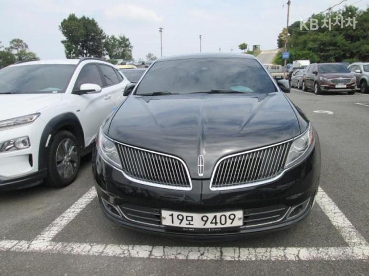 Lincoln MKS New 3.7