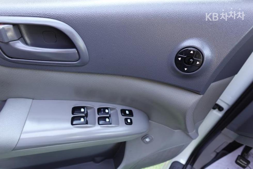2009 - kia grand carnival