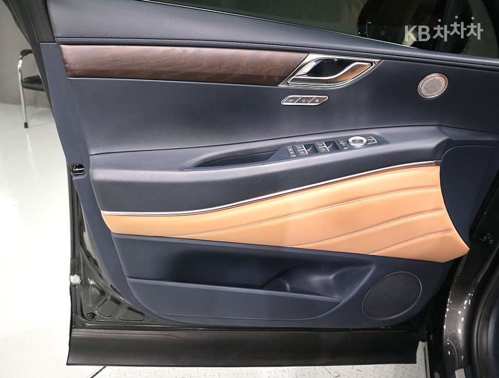 2023 Genesis GV80 photo