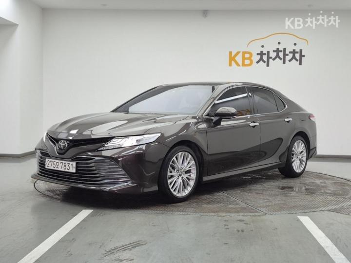 Toyota Camry XV70 2.5 Base Type