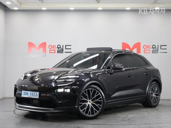 Porsche Macan EV Base 4 Base Type