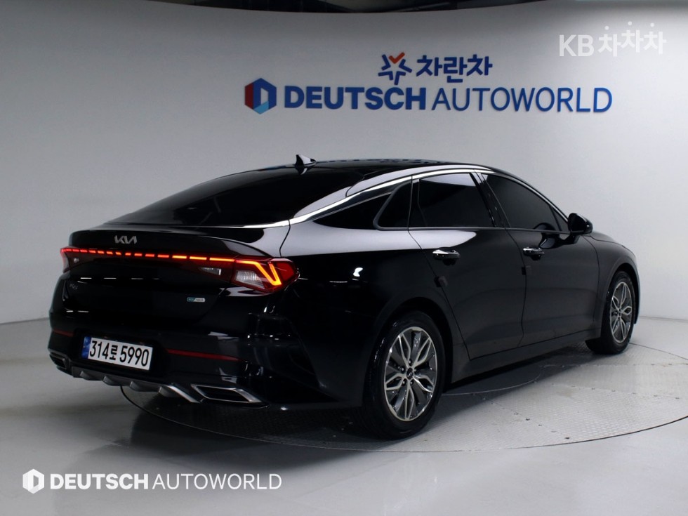 2022 - kia k5