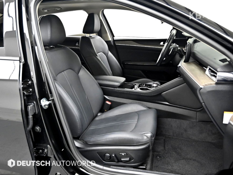 2022 - kia k5