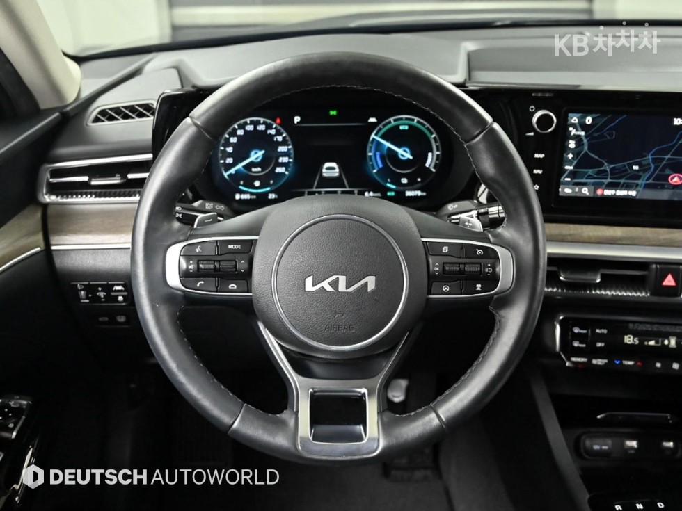 2022 - kia k5