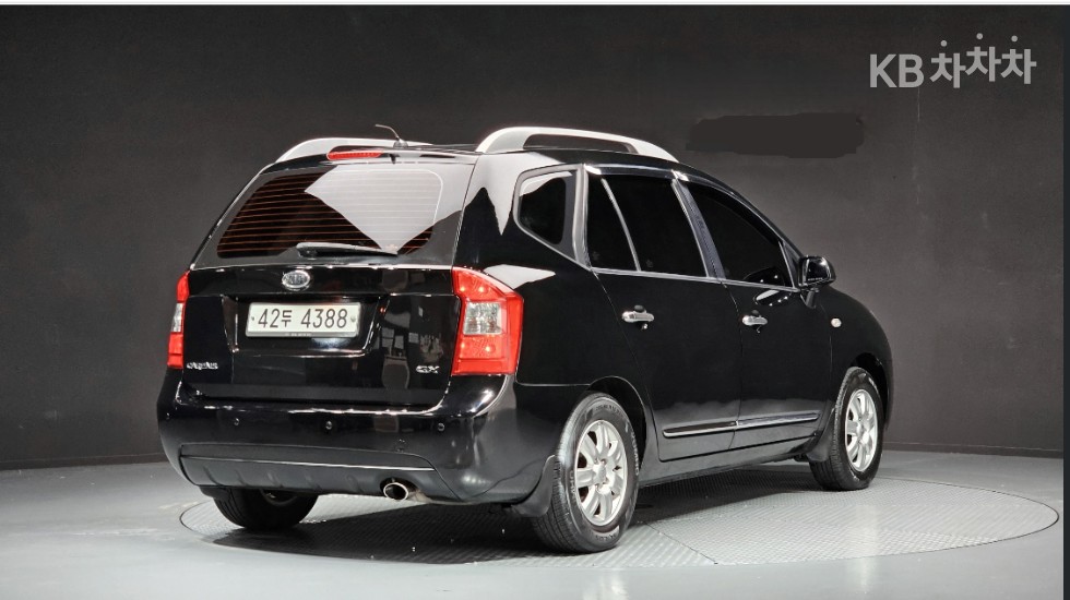 Kia Carens — miniaturë 3