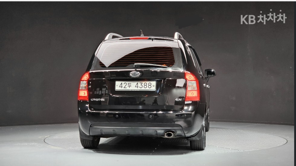 Kia Carens — miniaturë 4