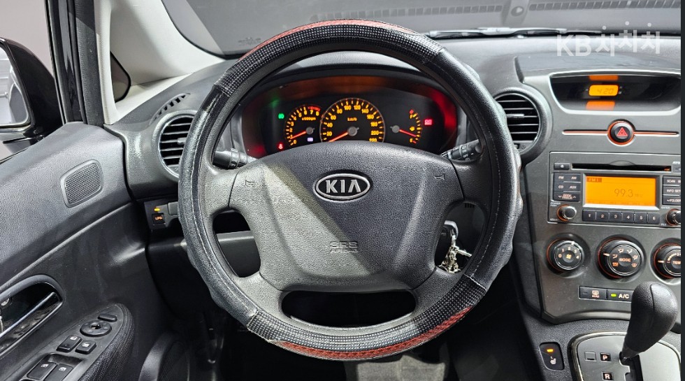 Kia Carens — miniaturë 8