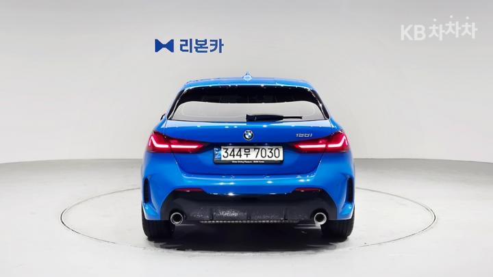 BMW 1 Series F40 120i M Sport 6