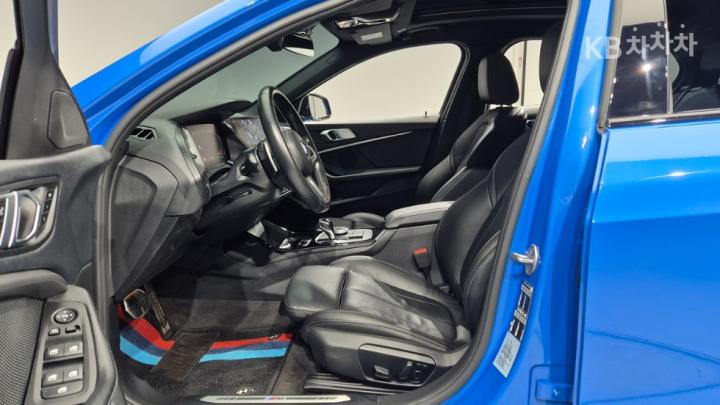 BMW 1 Series F40 120i M Sport 8