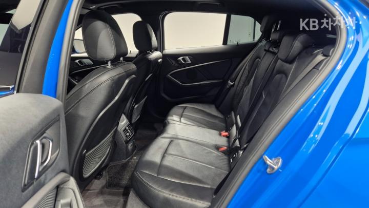 BMW 1 Series F40 120i M Sport 9