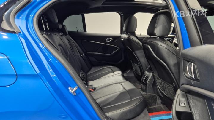 BMW 1 Series F40 120i M Sport 10