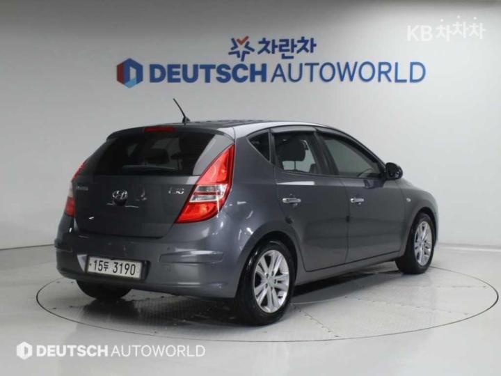 Hyundai i30 1.6 VGT Luxury 3