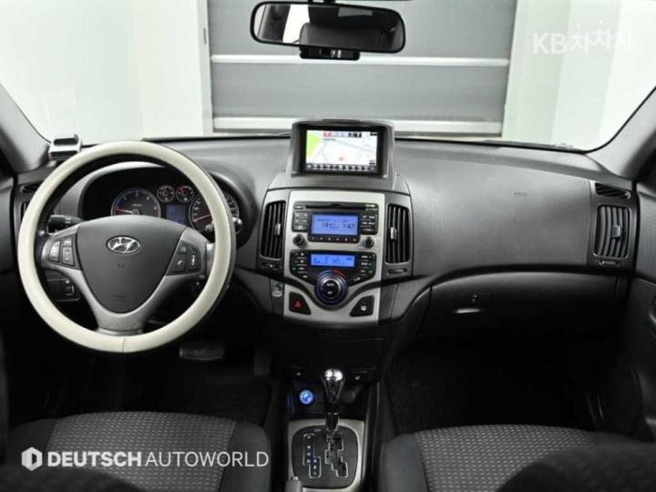 Hyundai i30 1.6 VGT Luxury 8