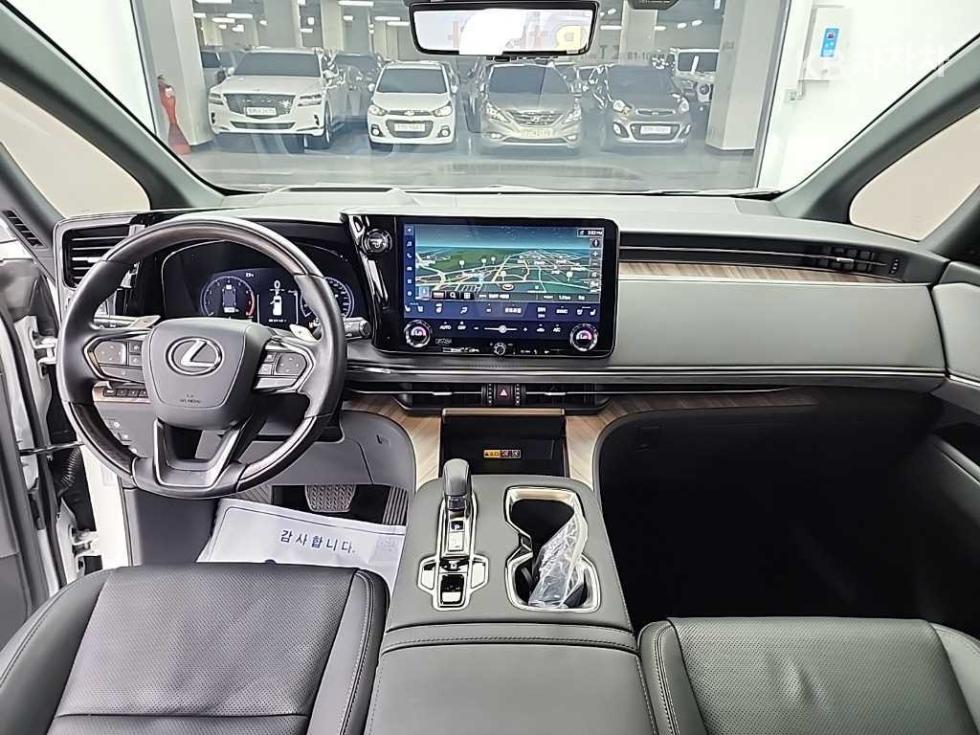 Lexus LM — miniaturë 7