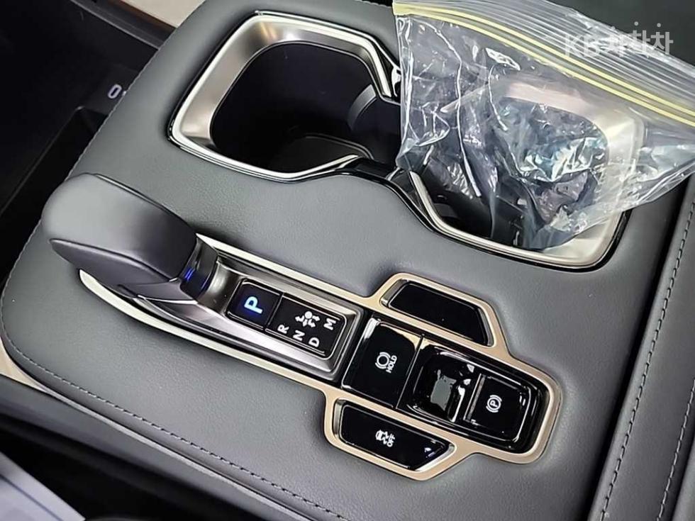 Lexus LM — miniaturë 8