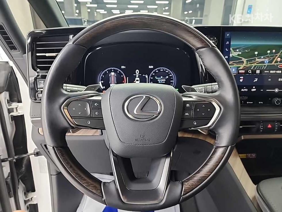 Lexus LM — miniaturë 9