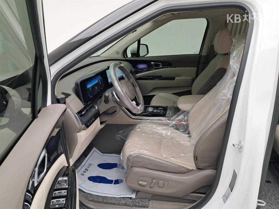 2023 - kia carnival