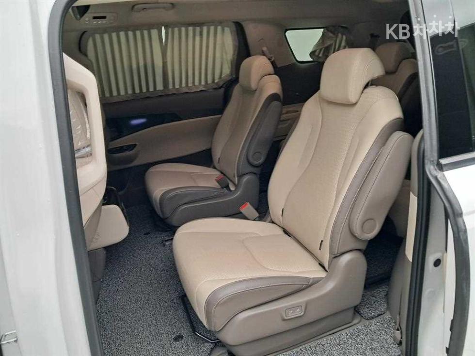2023 - kia carnival