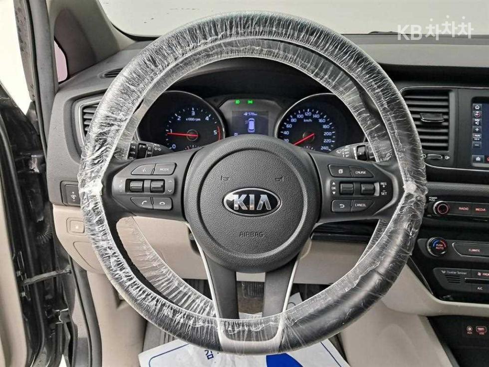 2020 - kia carnival