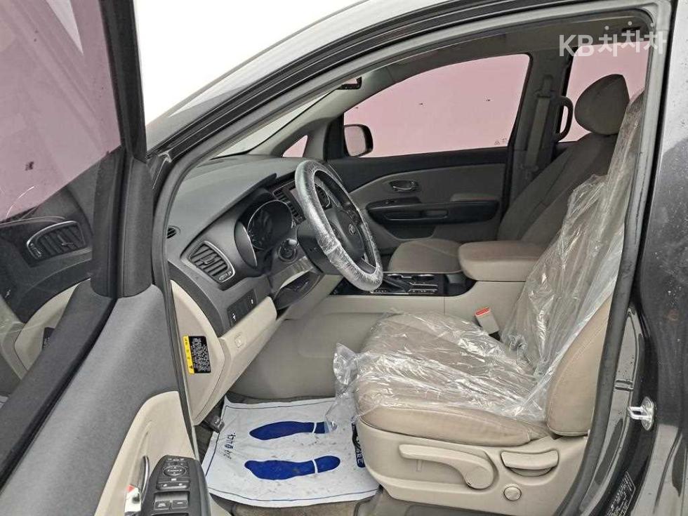 2020 - kia carnival