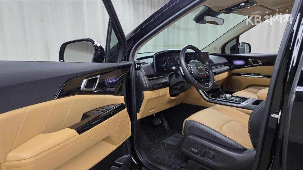 2023 - kia carnival