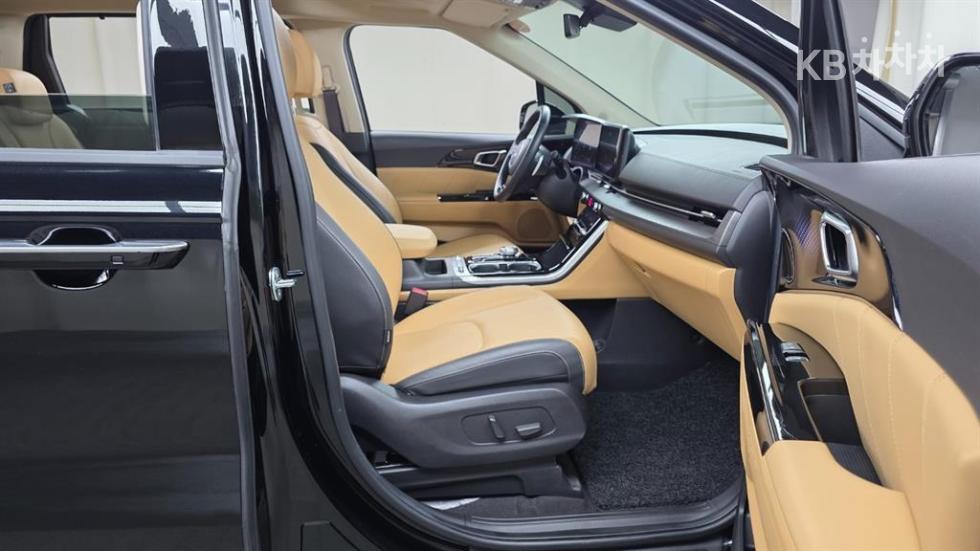 2023 - kia carnival
