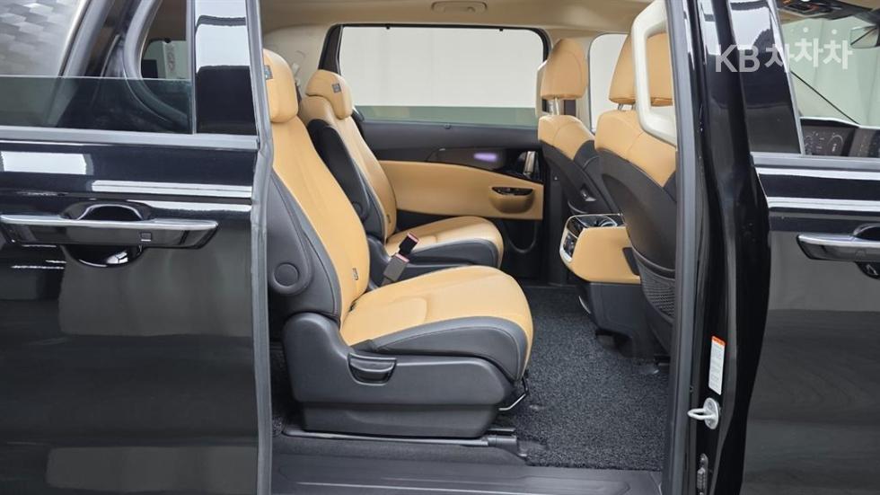 2023 - kia carnival