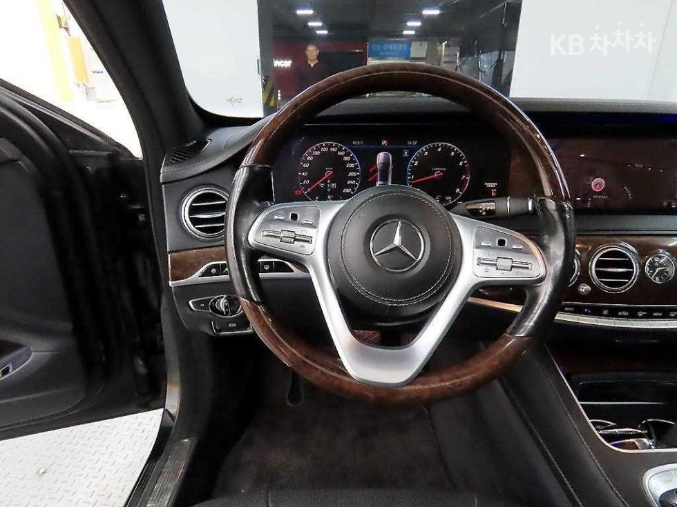 2017 Mercedes-Benz S photo