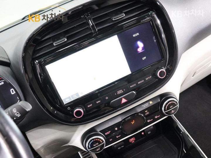 Kia Soul Booster EV Noblesse 8