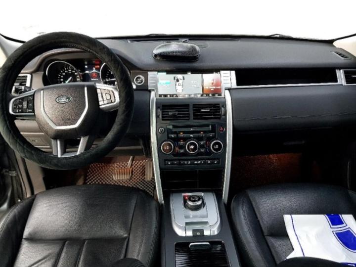 Land Rover Discovery Sport 2.0 TD4 SE 6