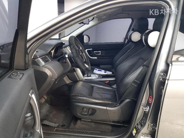Land Rover Discovery Sport 2.0 TD4 SE 9