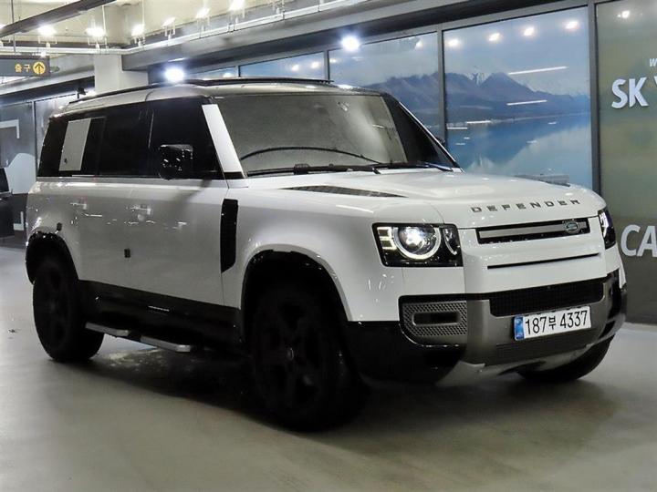 Land Rover Defender L663 110 P300 X-DYN SE
