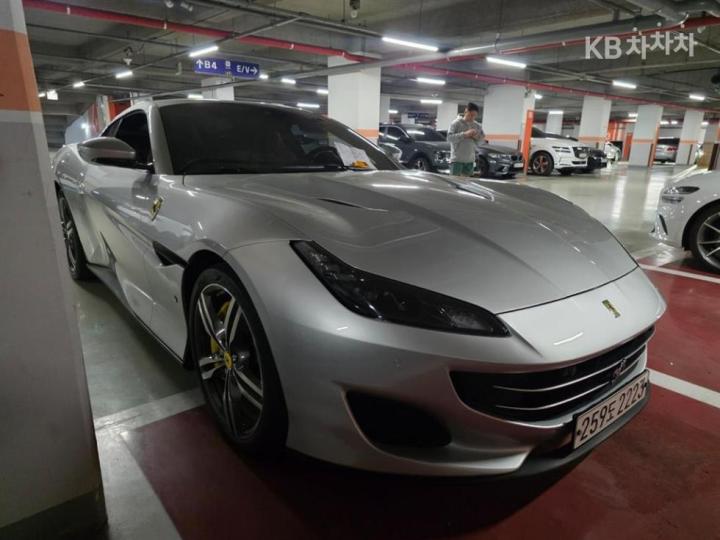 Ferrari Portofino 3.9 V8 4