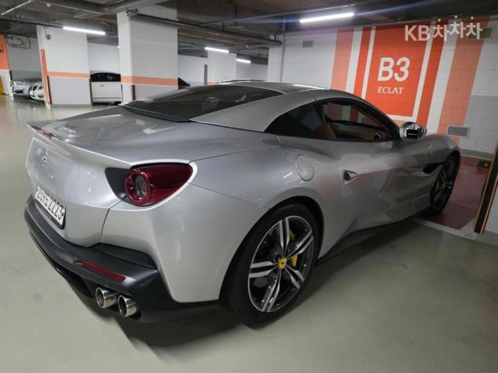 Ferrari Portofino 3.9 V8 6