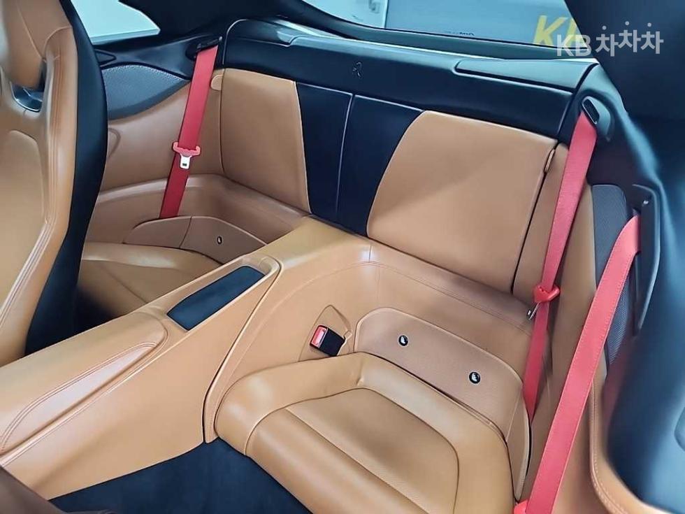 Ferrari Portofino — miniaturë 12