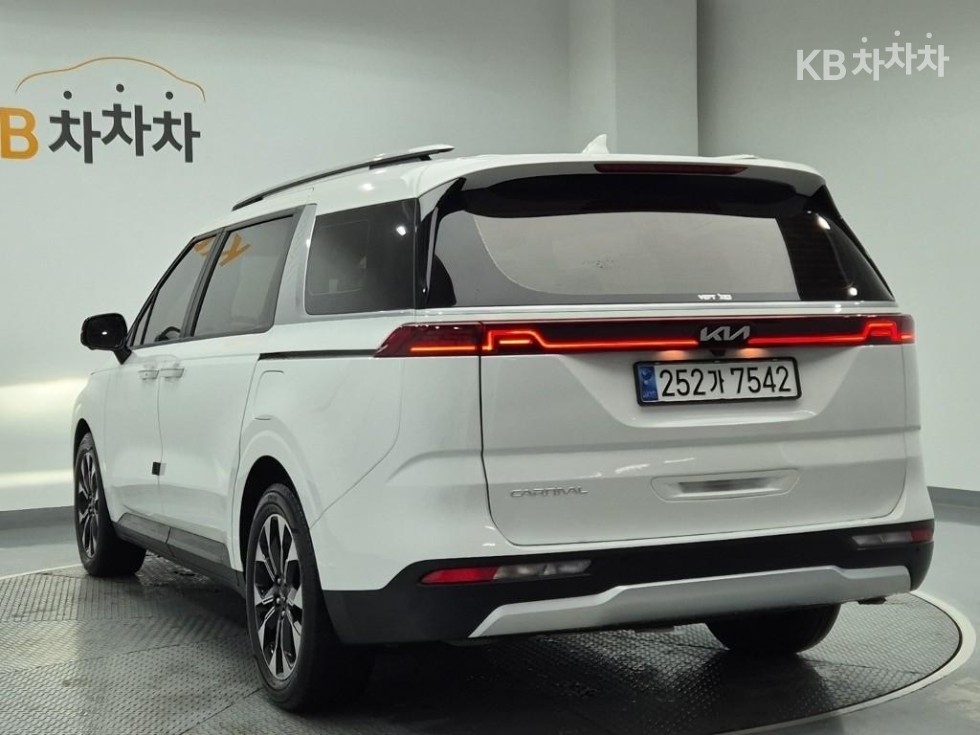2023 - kia carnival