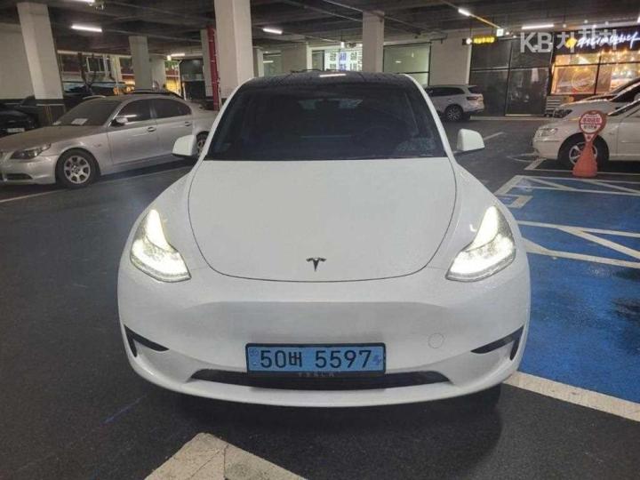 Tesla Model Y RWD Base Type