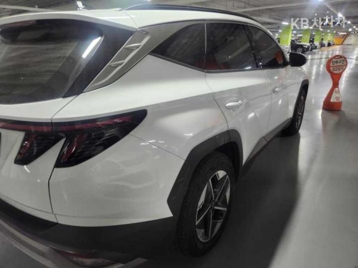 Hyundai Tucson NX4 Gasoline 1.6T 2WD Inspiration 4